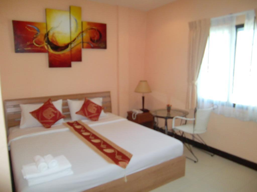 Elite Guesthouse Patong Quarto foto